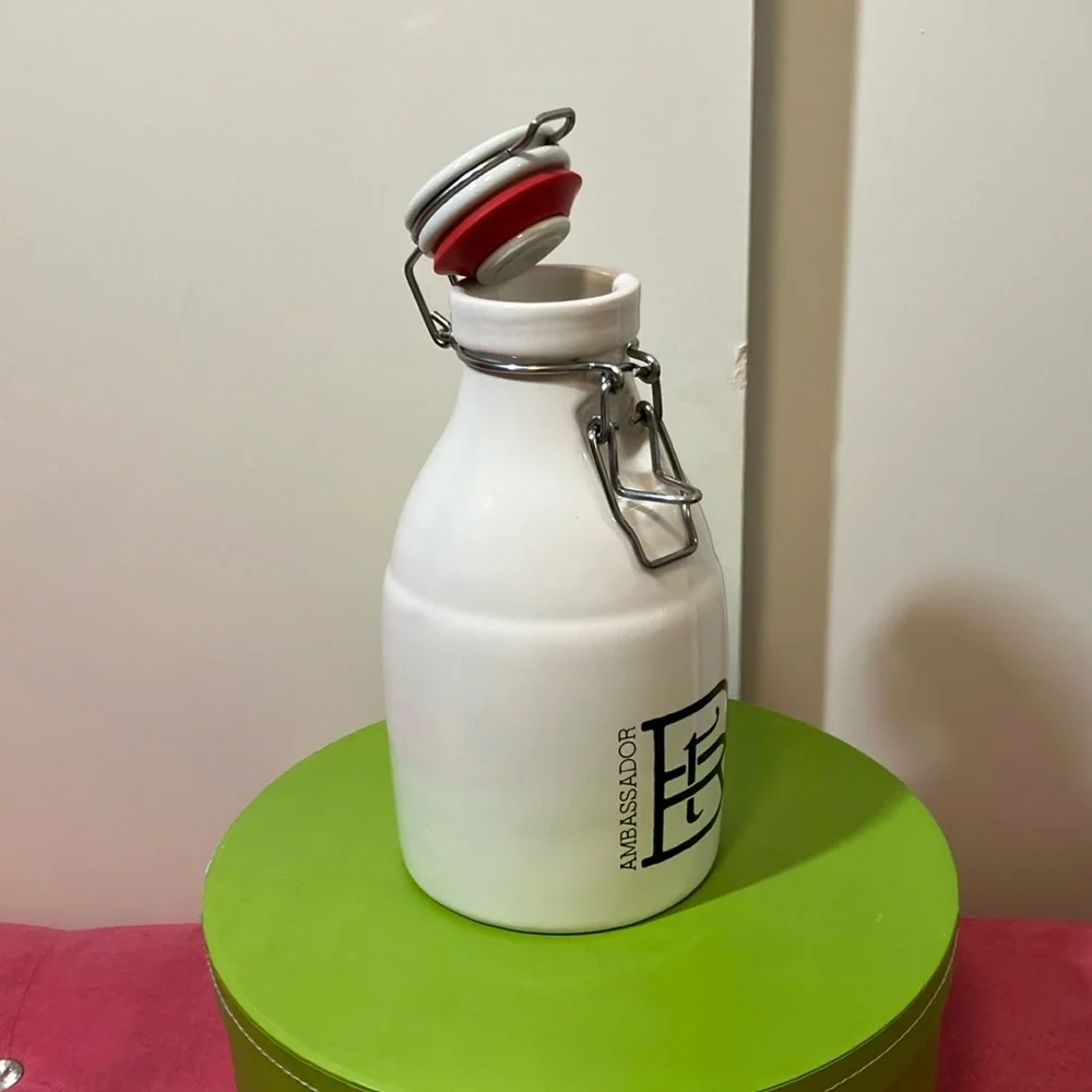 The Rare Barrel - Ambassador White Sprocket Growler Ceramic Hinge Top 32 Oz.